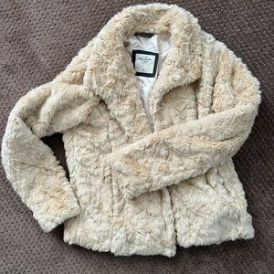 Abercrombie and Fitch Women’s faux fur coat SZ M